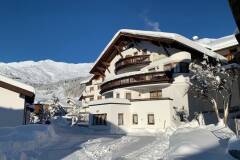 01. Catered chalet Elfriede Fiss Parkeerzijde