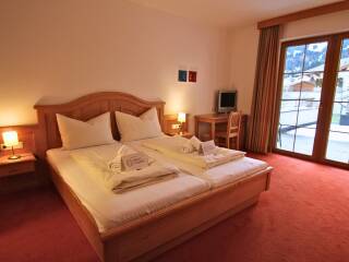 10 v2. Catered chalet Kelle Serfaus Fiss Double room