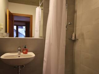 11 v2. Groepsaccommodatie Kelle Fiss Badkamer 