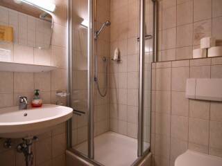 22. Catered chalet Elfriede Fiss Badkamer Appartement 15