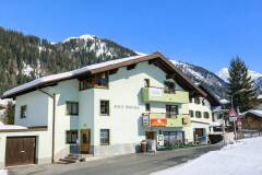 01. Catered chalet Eisfall Sankt Anton Aanzicht 3