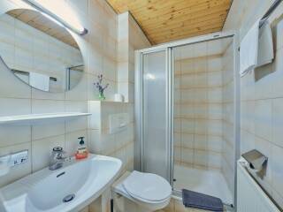 14. Catered chalet Sonnwend Fieberbrunn Badkamer